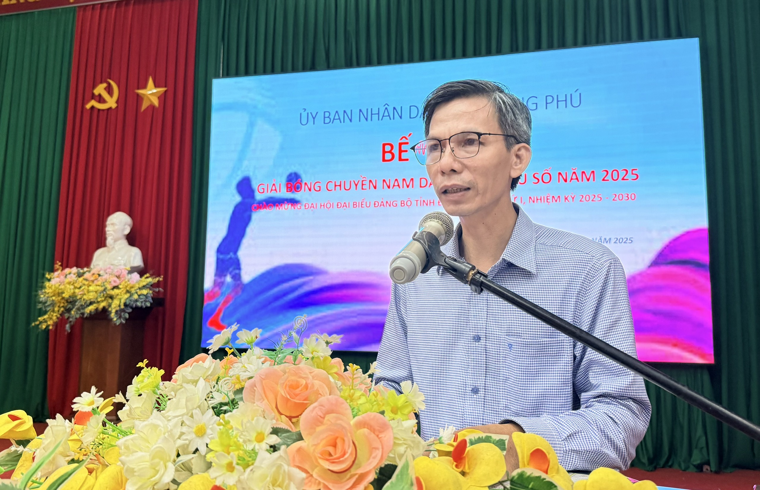 Đồng chí Nguyễn Tự Do - Phó Chủ tịch UBND phát biểu bế mạc giảng bóng